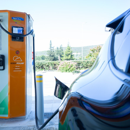 «Πράσινη» ενεργειακή αυτονομία σε μεγάλες υποδομές μεταφορών από την ΓΕΚ ΤΕΡΝΑ