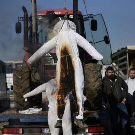 Δεν κοπάζει ο θυμός των αγροτών, κορυφώνονται οι κινητοποιήσεις σε όλη τη χώρα