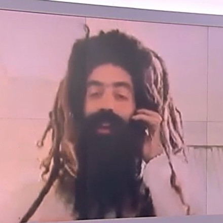 Ο μελισσοκόμος με... τα ράστα δηλώνει: Δεν είναι δυνατόν να πουλάμε μέλι τζάμπα