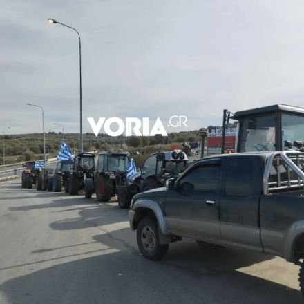 Σκληραίνουν τη στάση τους οι αγρότες: Κλείνουν την εθνική Θεσσαλονίκης-Μουδανιών