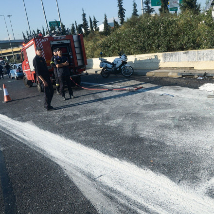 Καραμπόλα στην Αττική Οδό, στο ρεύμα προς Ελευσίνα
