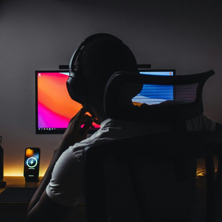 Mαρτυρίες θυμάτων του YouTuber: «Του έδιναν 200 ευρώ για ένα χαστούκι»