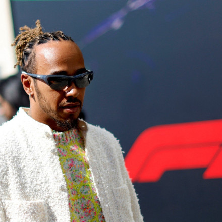 Μετά τη «βόμβα» της δεκαετίας, ο Χάμιλτον χαλαρώνει στη Βραζιλία με φοβερό λουκ