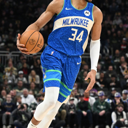 Όταν δάκρυσε ο Giannis: Κυκλοφόρησε το τρέιλερ για το ντοκιμαντέρ των Αντετοκούνμπο