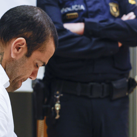 «Τίτλοι τέλους» ανάμεσα σε Ντάνι Άλβες και την εταιρεία επικοινωνίας του