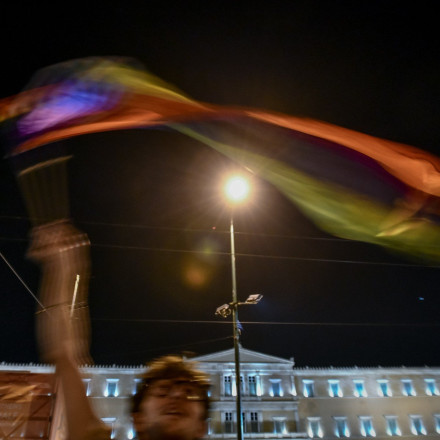 Ομόφυλοι: Ραντεβού στη Βουλή δίνουν τα κόμματα - Η αιχμή Σκέρτσου για την Κούβα