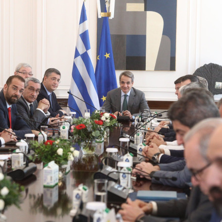 Μητσοτάκης στους 13 περιφερειάρχες: «Μηχανισμός θα παρακολουθεί όλα τα έργα»