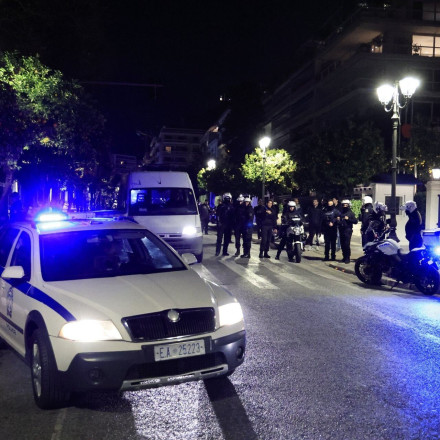 Ομάδα φοιτητών έφτασε έξω από το Μαξίμου - «Γι' αυτό κάναμε την παρέμβαση»