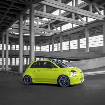 Το Abarth 500e στην τελική λίστα των 2024 World Car Awards
