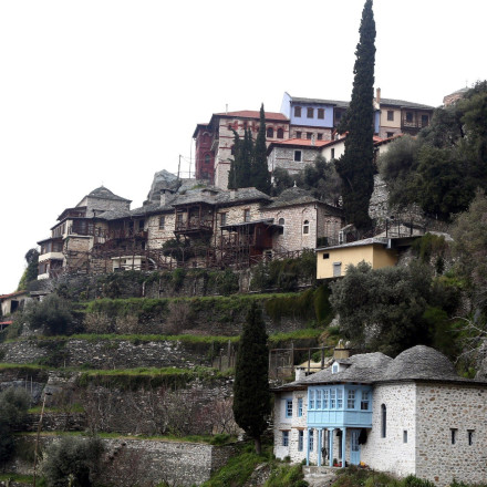 Παράπονα μοναστηριών που «κόπηκαν», εκατομμύρια κυβερνοεπιθέσεις