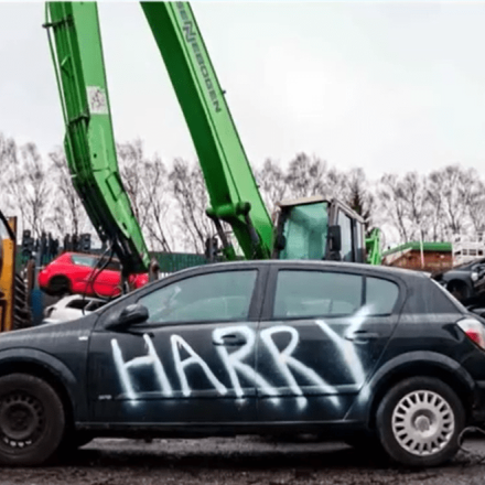 Άγιος Βαλεντίνος χωρισμένων: Κάνε «δώρο» στον πρώην σου ένα σπασμένο αυτοκίνητο