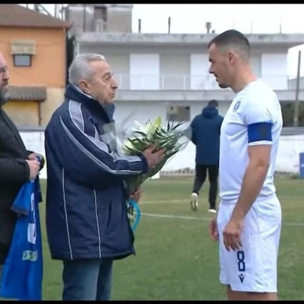 Φοβερή στιγμή με τον Ηρακλή να τιμά τη μνήμη της συζύγου του Κυριακίδη [vid]