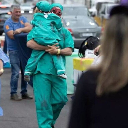 Τρόμος σε λούνα παρκ όταν δέντρο έπεσε πάνω σε τρενάκι - 14 τραυματίες [vid]
