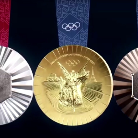 Κομμάτι από τον Πύργο του Άιφελ και η Ακρόπολη στα μετάλλια των Ολυμπιακών