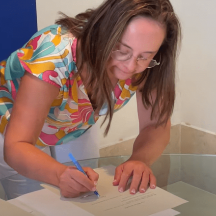 Η Ισπανία γράφει ιστορία: Eξέλεξε για πρώτη φορά βουλευτή με σύνδρομο Down