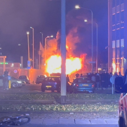 Χάος στη Χάγη με σφοδρές συγκρούσεις μεταξύ μεταναστών - Εισέβαλαν στην όπερα