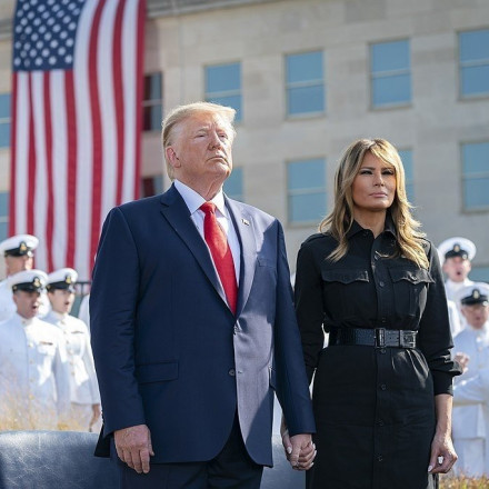 Απίστευτος Τραμπ: Δημοσιοποίησε μήνυμα αγάπης στη Μελάνια και ζητούσε χρήματα!