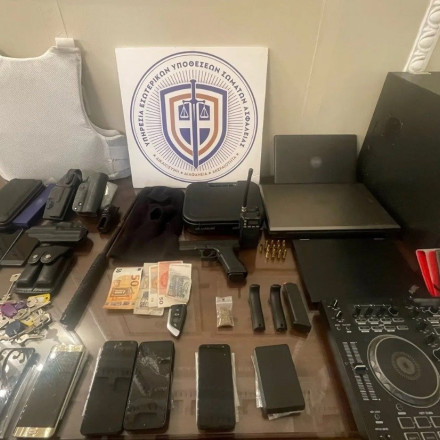 Χειροπέδες σε αστυνομικό για κλοπές από σπίτια - Ήταν ήδη σε διαθεσιμότητα