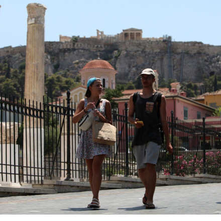 Καύσωνας Κλέων - Θερμοπληξία: Τι είναι η "ηλίαση" και με ποια συμπτώματα εκδηλώνεται - Μέτρα προστασίας