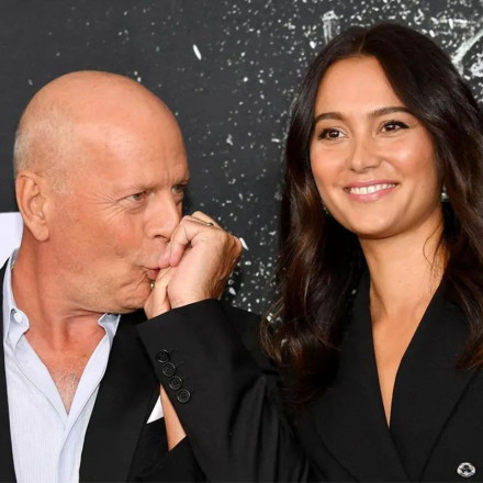 Bruce Willis: Η έκκληση της συζύγου του στους παπαράτσι - «Σας παρακαλώ μην φωνάζετε στον άντρα μου»