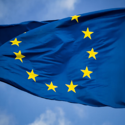 Politico: Βαρύς χειμώνας για την Ευρώπη - Η οικονομία πέφτει, το πολιτικό θερμόμετρο ανεβαίνει