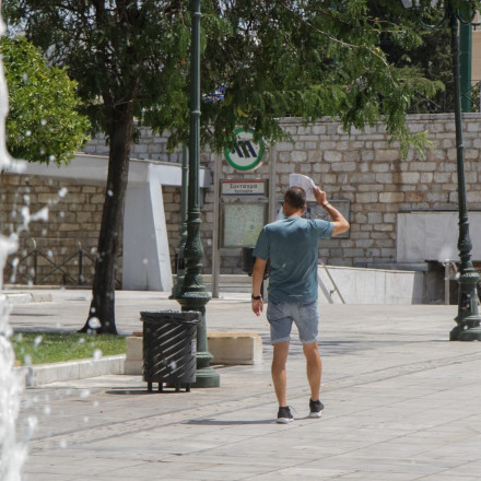 Καύσωνας: Έκτακτα μέτρα από τον Δήμο Αθηναίων για τις υψηλές θερμοκρασίες