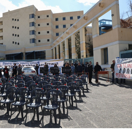 Τέμπη: Μεγαλειώδης πορεία νέων στον Πειραιά – Συγκινητική διαμαρτυρία φοιτητών στο υπουργείο Μεταφορών [vid+pics]