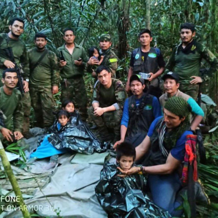 Κολομβία: «Πεινάω, η μαμά μου πέθανε» – Βίντεο με τα πρώτα λόγια και τη διάσωση των παιδιών στη ζούγκλα