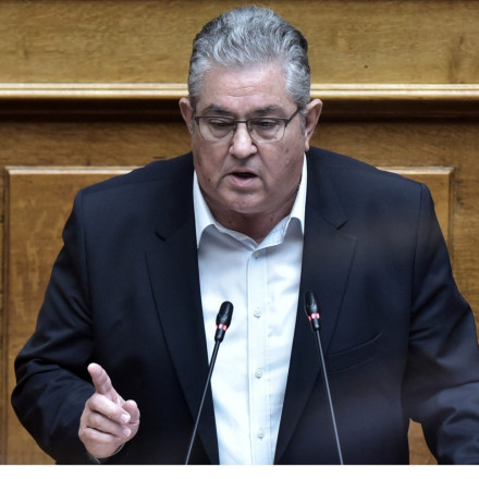 Κουτσούμπας: Οι πλειστηριασμοί ηλεκτρονικοί και τα τρένα χειροκίνητα