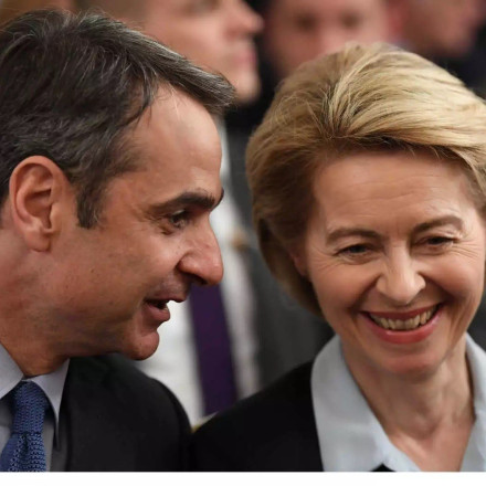 Ούρσουλα Φον ντερ Λάιεν για Τέμπη: Έρχονται ειδικοί στην Αθήνα για τον εκσυγχρονισμό των σιδηροδρόμων - Επικοινωνία με τον Κυριάκο Μητσότακη