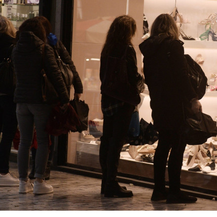 Πρόστιμα 47.000 ευρώ σε δύο καταστήματα για τα πολυτελή προϊόντα - μαϊμού