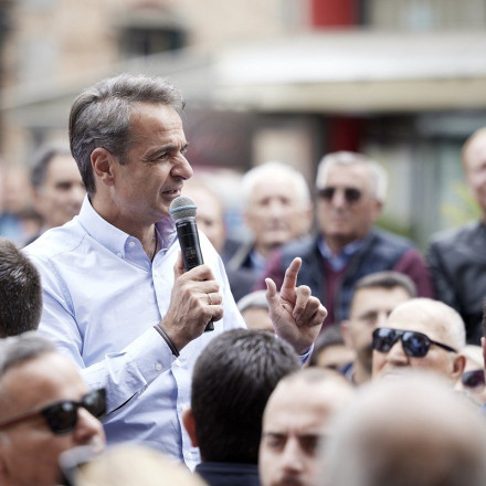 Μητσοτάκης από Τρίκαλα: Δεσμεύομαι να αυξήσω τους μισθούς στο δημόσιο και τον ιδιωτικό τομέα