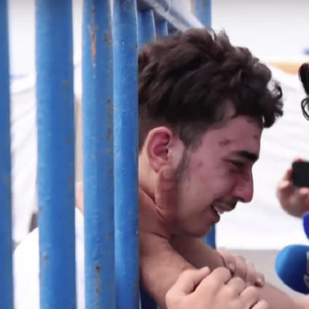 Ναυάγιο στην Πύλο: Μαρτυρίες που συγκλονίζουν - «Έκλαιγαν όταν κατάφερναν να μιλήσουν με τους συγγενείς τους»