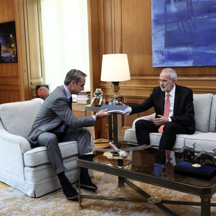 Live: Η ορκωμοσία του υπηρεσιακού πρωθυπουργού Ιωάννη Σαρμά