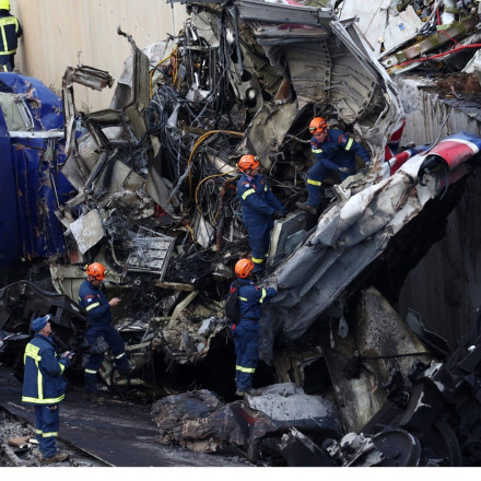Τέμπη: Ο σταθμάρχης είχε ειδοποιηθεί για το εμπορικό τρένο 17 λεπτά πριν από τη σύγκρουση