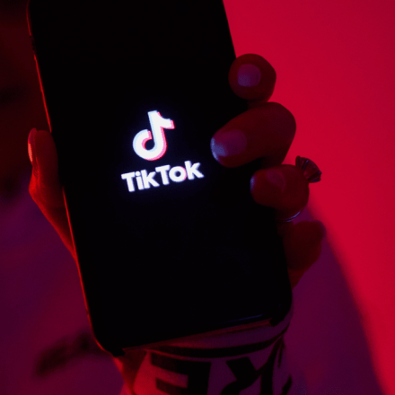 TikTok: Θέτει όριο ημερήσιας χρήσης για νέους κάτω των 18 ετών