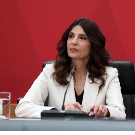 Αρμοδιότητες, ένα ντηλ χαλάει, «μοιράζει» 8,8 εκατ. η Mytilineos, φουσκοθαλασσιά στην ακτοπλοΐα