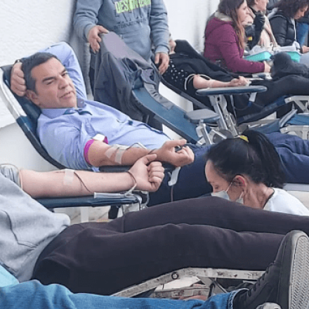 Τέμπη: Έδωσε αίμα για τους τραυματίες ο Αλέξης Τσίπρας [vid]