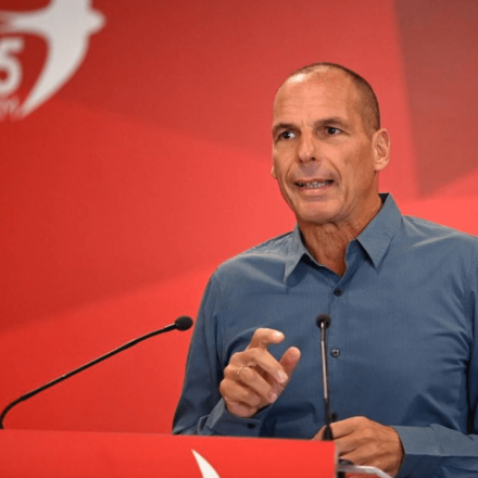 Τέμπη - Βαρουφάκης: Δε θα μείνουμε απαθείς μπροστά στην προσπάθεια να βρουν εξιλαστήρια θύματα μεταξύ εργαζόμενων