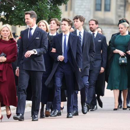 Μνημόσυνο Κωνσταντίνου: Πλούσιο φωτορεπορτάζ - Μυστηριώδης απουσία Ουίλιαμ