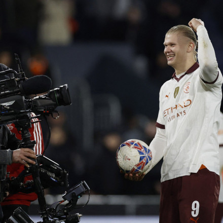 Χάαλαντ ΣΤΑΜΑΤΑ δεν είναι πια αστείο - 5 γκολ στην Λούτον