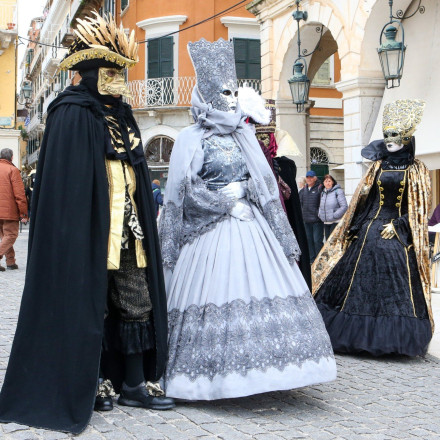 Άνοιξε το Τριώδιο: To εντυπωσιακό καρναβάλι της Κέρκυρας με άρωμα Βενετίας