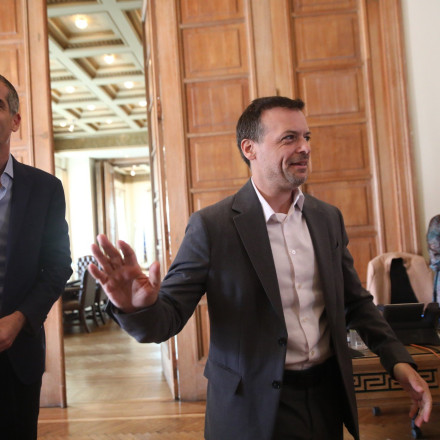 Καβγάς Δούκα-Μπακογιάννη στο δημοτικό συμβούλιο για την «Ανάπλαση ΑΕ»