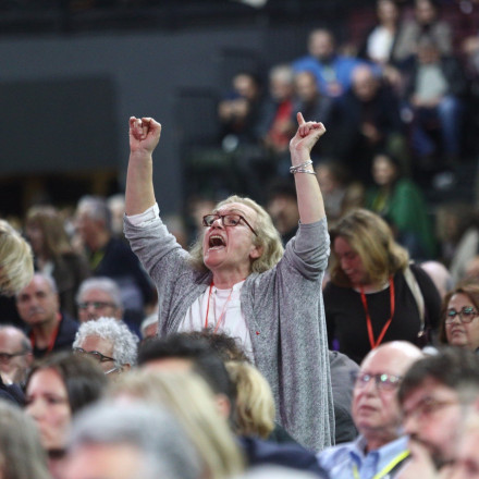 ΣΥΡΙΖΑ: Αναταραχή για τις αποδοκιμασίες -  Καρανίκας υπέρ της «λαϊκής γιούχας»