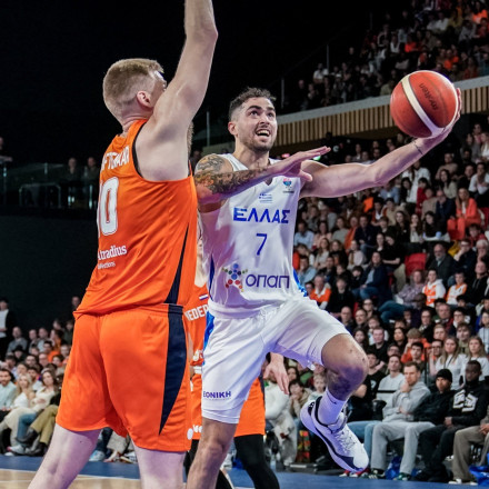 Η FIBA με «επικό» meme Σκούμπι Ντου και Κάρι, για να περιγράψει τον Τολιόπουλο