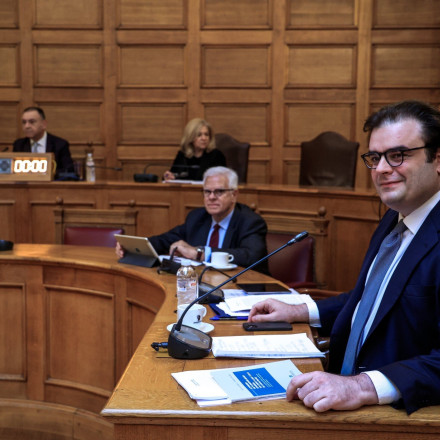 Βουλή: Μεγάλη ένταση για τα ιδιωτικά Πανεπιστήμια - «Ρυθμίζουμε το Ελ Ντοράντο!»