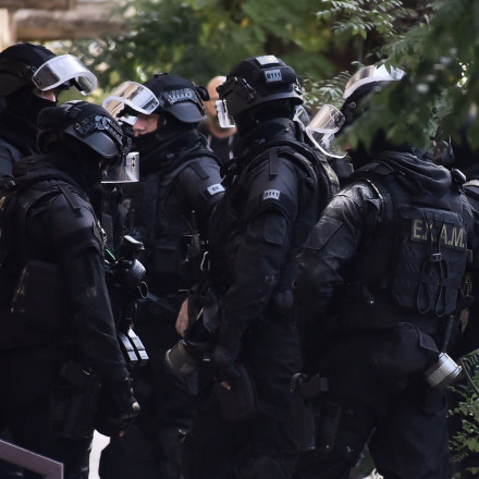 Αντιτρομοκρατική: Φύλλο και φτερό σπίτια-φυλακές για την «Σύμπραξη Εκδίκησης»