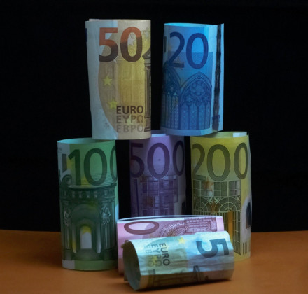 «Κλειδώνουν» φοροελαφρύνσεις 1,5 δισ. ευρώ για μεσαία εισοδήματα και οικογένειες «Κλειδώνουν» φοροελαφρύνσεις 1,5 δισ. ευρώ για μεσαία εισοδήματα και οικογένειες