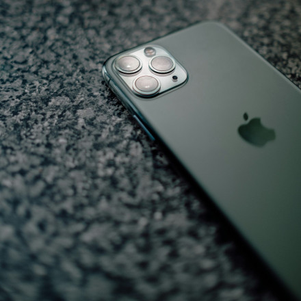 Καταρρίπτεται ο μύθος - Τί πρέπει να κάνετε αν βραχεί το κινητό σας