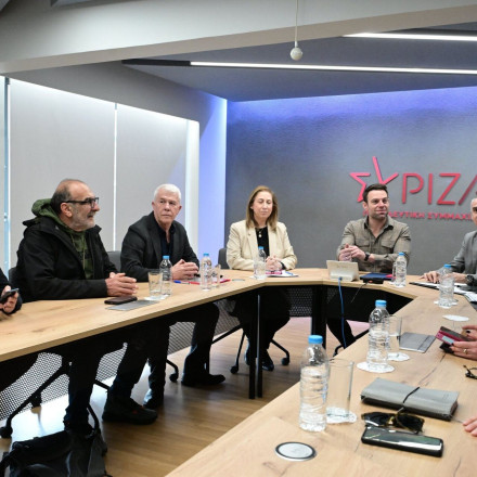 Κασσελάκης - ΑΔΕΔΥ: Να γίνει επαναφορά του 13ου και 14ου μισθού στο Δημόσιο